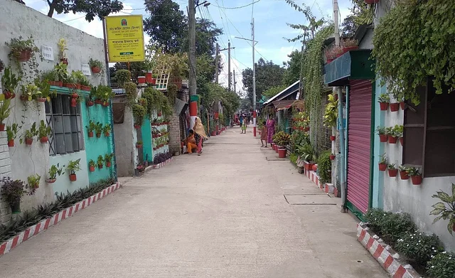 অস্বস্তির বাঁশবাড়ি কলোনিতে এখন ফুলের সৌরভ