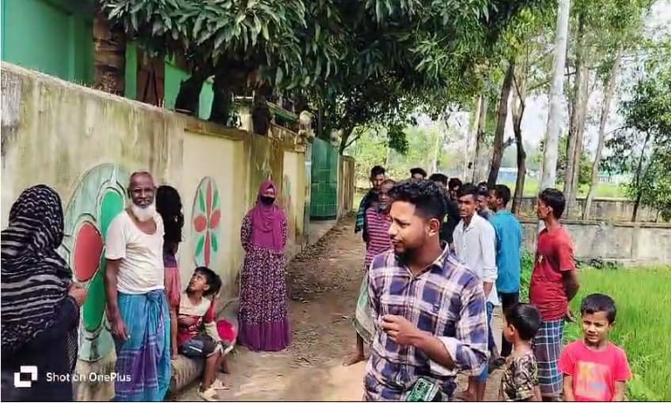 বিয়ের দাবিতে প্রেমিকের বাড়িতে স্কুল ছাত্রী