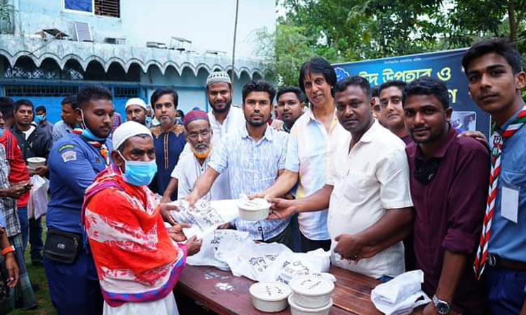 জুড়ীতে এ এস বি ফাউন্ডেশনের ঈদ উপহার ও ইফতার বিতরণ