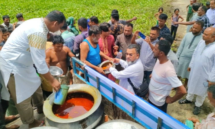 প্রতিমন্ত্রী’র নির্দেশে ওসমানীনগরে রান্না করা খাবার ও ত্রান বিতরণ