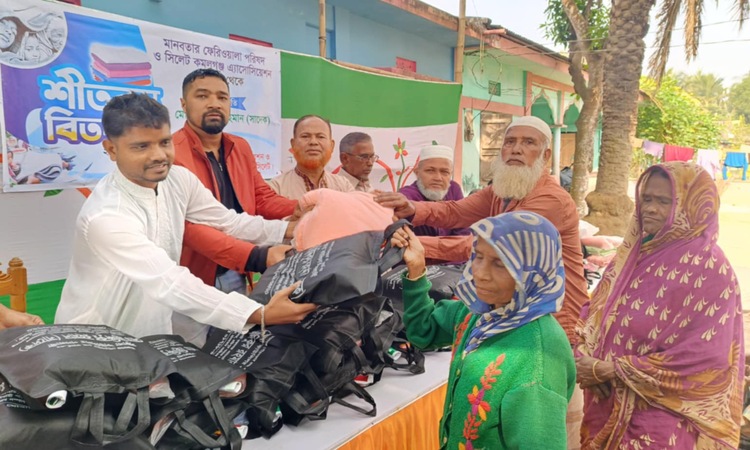 শীতার্তদের পাশে মানবিক পুলিশ ছিদ্দিকুর